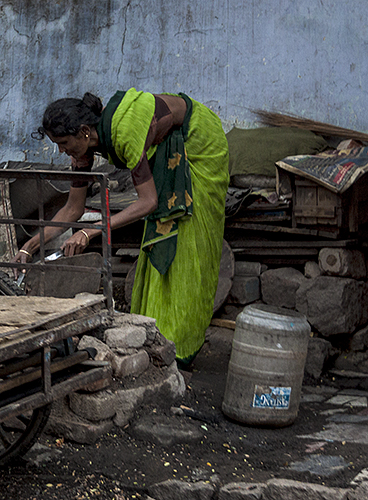 Madurai :: Lady in Green-Blue Wall