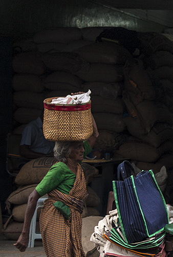 Madurai :: Lady in Green and Orange